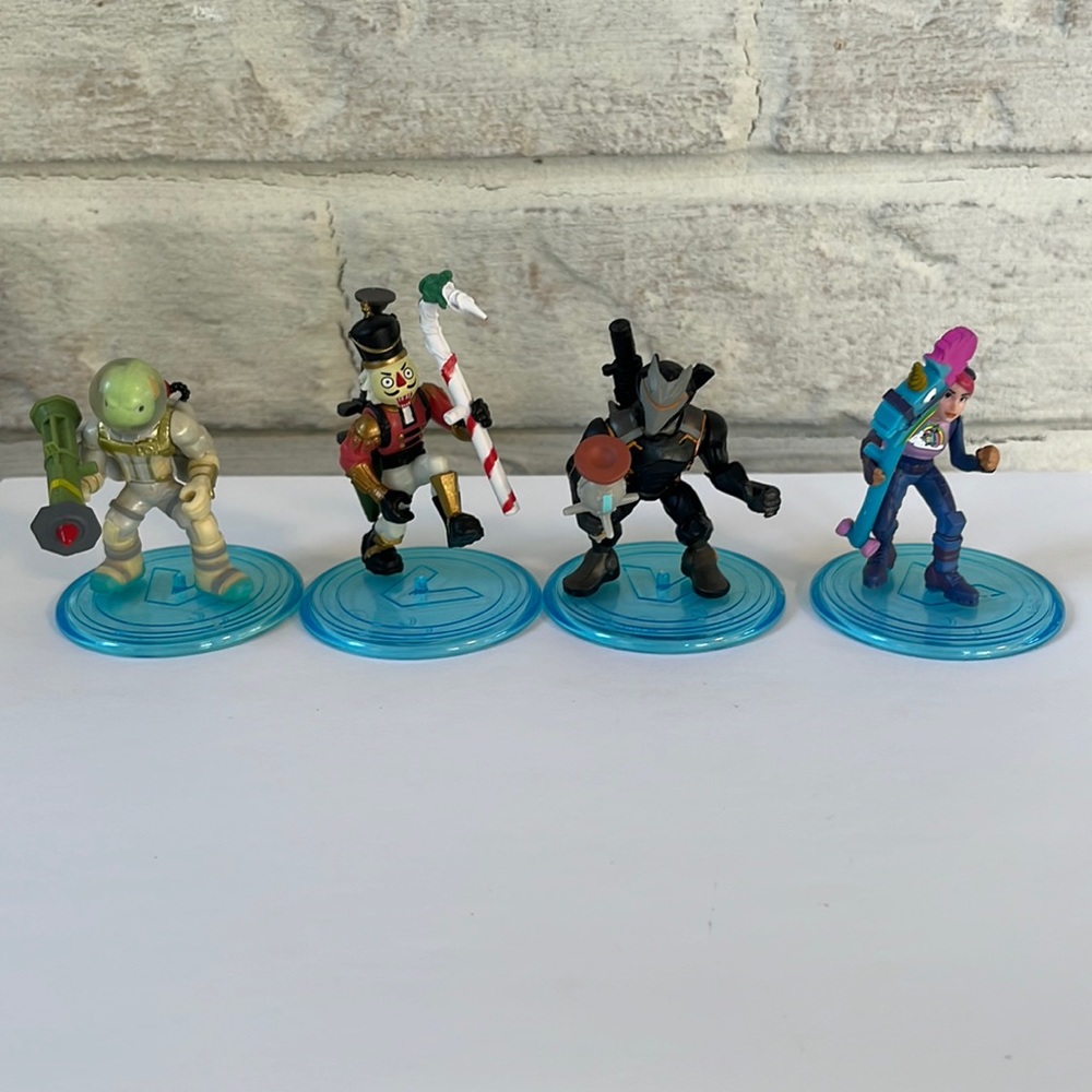 Fort Night action figure Lot.